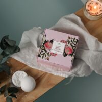 MAGRADA ORGANIC COSMETICS - MAGRADA vonios burbulai su bijūnų žiedų kvapu ir vitaminu E – rinkinys 4 vnt.