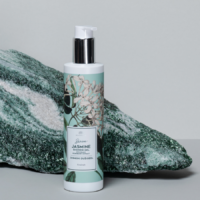 MAGRADA ORGANIC COSMETICS - MAGRADA jazminų dušo gelis su juodųjų šeivamedžių ekstraktu, 250 ml