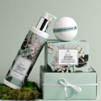 MAGRADA ORGANIC COSMETICS - MAGRADA jazminų dušo gelis su juodųjų šeivamedžių ekstraktu, 250 ml
