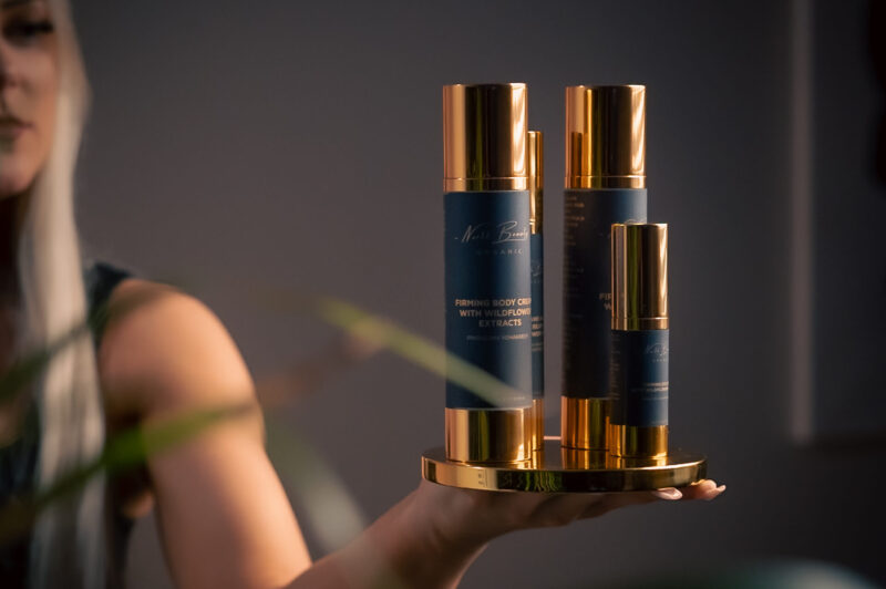 NORTH BEAUTY - Stangrinantis paakių kremas „Lift & Hydrate“ su hialuronu ir arnika, 15ml