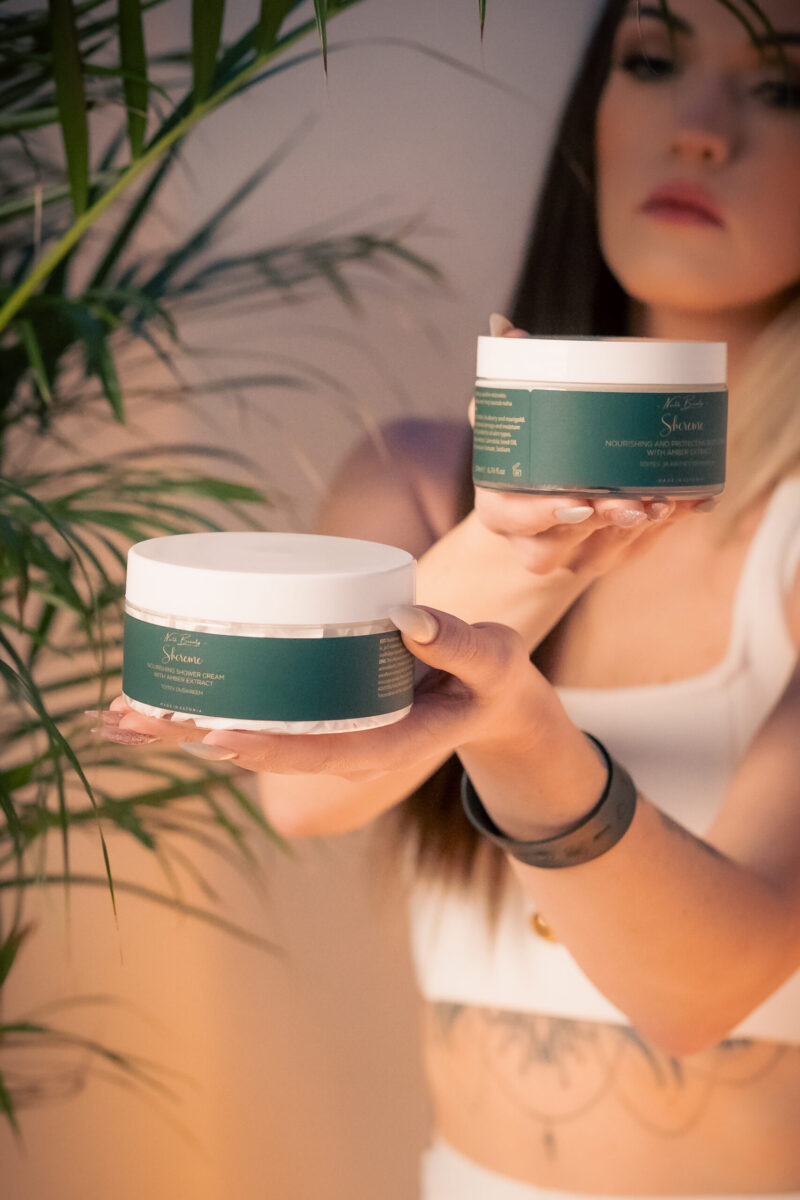 NORTH BEAUTY - Maitinamasis dušo kremas su gintaro ekstraktu, 300ml
