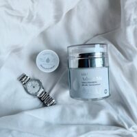 TILK! - Adore Me Turtingas Dekoltė Kremas su Liucerna ir Augaliniu Retinoliu 50ml