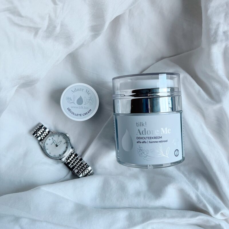 TILK! - Adore Me Turtingas Dekoltė Kremas su Liucerna ir Augaliniu Retinoliu 50ml