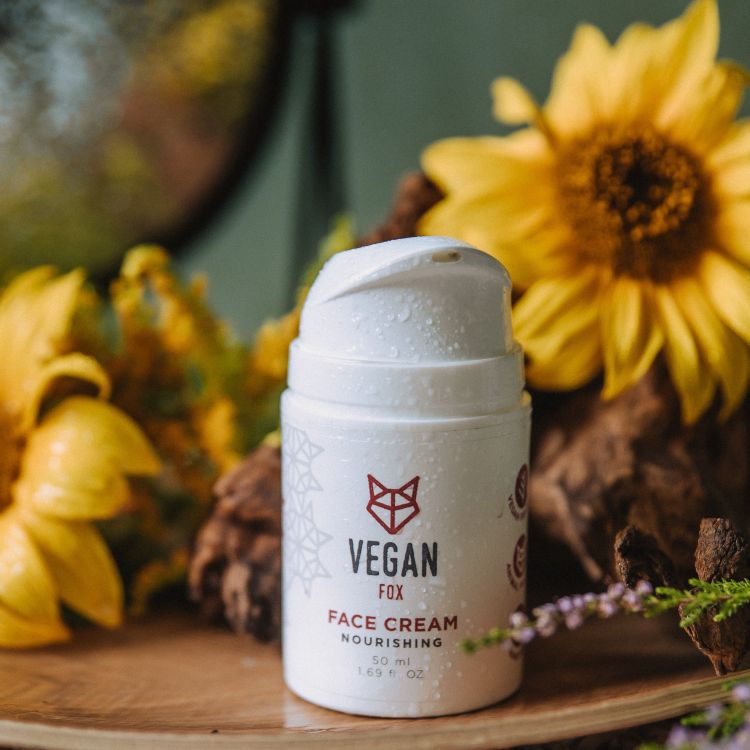 VEGAN FOX - Maitinamasis veido kremas sausai odai – su vitaminais C ir E, 50 ml