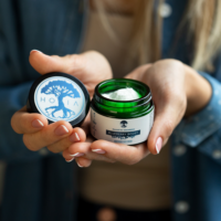 HOIA HOMESPA - Raminantis veido kremas "Mėlynių galia", 30ml