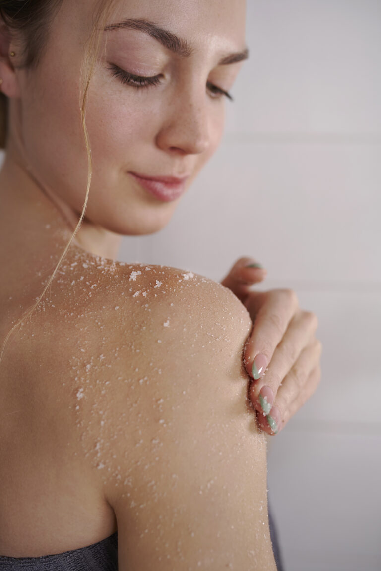 MAGRADA-283-768x1152-1.jpg MAGRADA ORGANIC COSMETICS - Levandų kūno šveitiklis su greipfrutų eteriniu aliejumi - 250 ml