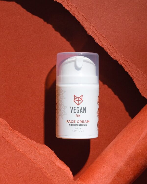 barojoss-sejas-krems-vegan-fox.jpg VEGAN FOX - Maitinamasis veido kremas sausai odai – su vitaminais C ir E, 50 ml
