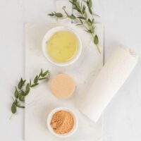 VEGAN FOX - Kietasis veido prausiklis su rausvuoju moliu, 50g