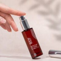 LUUV - Super Glow veido serumas su vitaminu C + D ir hialurono rūgštimi, 30 ml | Natūrali dieninė odos priežiūra COSMOS