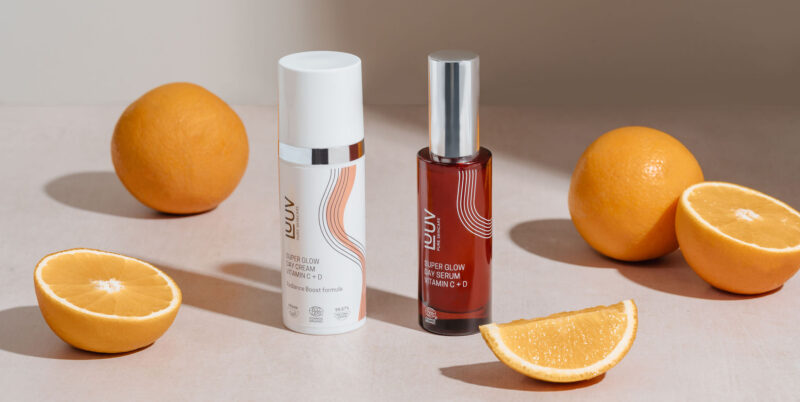 LUUV - Super Glow veido serumas su vitaminu C + D ir hialurono rūgštimi, 30 ml | Natūrali dieninė odos priežiūra COSMOS