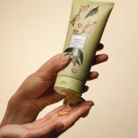 MAGRADA ORGANIC COSMETICS - Dušo gelis su švytėjimu ,-200ml