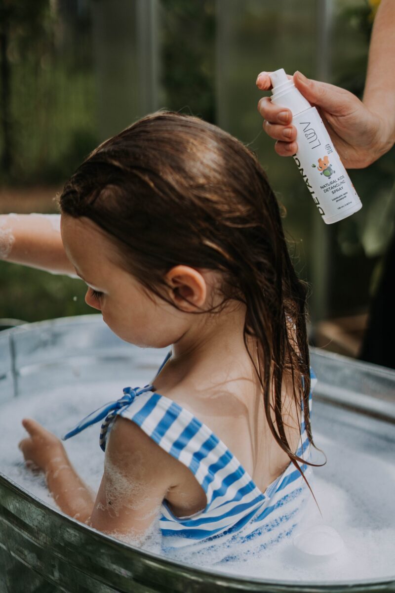 LUUV - Plaukų iššukavimą lengvinantis kondicionierius „Detangle Spray“, 100 ml