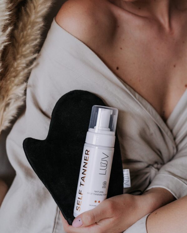 LUUV - Aksominė įdegio aplikatoriaus pirštinė – veidui ir kūnui