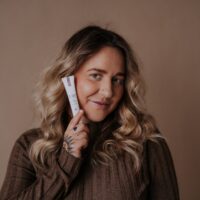 LUUV - Savaiminio įdegio veido serumas su hialurono rūgštimi, natūralus efektas, 20 ml
