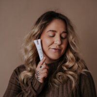 LUUV - Savaiminio įdegio veido serumas su hialurono rūgštimi, natūralus efektas, 20 ml