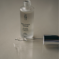 LUUV - Natūralus jauninantis veido serumas su bakučioliu jautriai odai, 30 ml